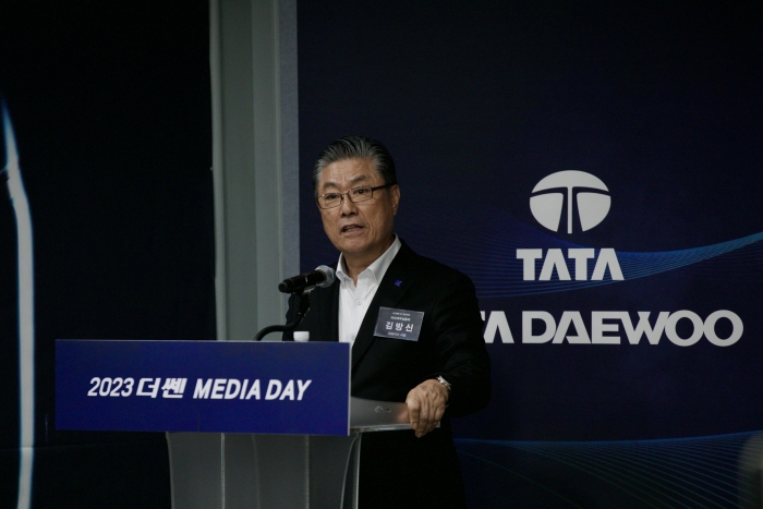 김방신 타타대우상용차 사장이 2일 오후 타타대우 군산공장에서 열린 CEO 간담회에서 환영사를 하고 있다. 사진=타타대우 제공