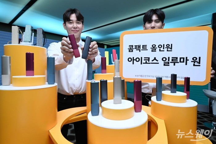 한국필립모리스가 8일 오전 서울 중구 더플라자 호텔에서 열린 전자담배 신제품 '아이코스 일루마 원' 출시행사에서 신제품을 선보이고 있다. 사진=강민석 기자 kms@newsway.co.kr