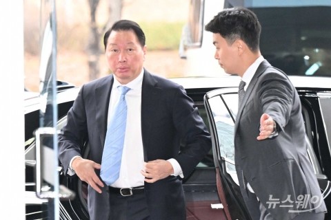 4대그룹 총수 한자리···최태원 "들숨 마시며 힘차게 달려가자"