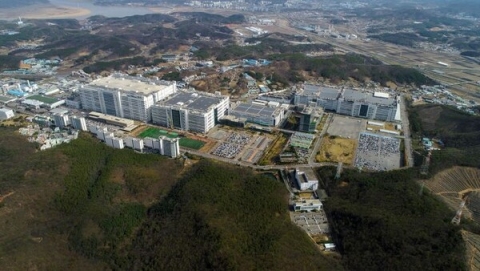 中TCL도 LG디스플레이 OLED 쓴다···프리미엄 모니터에 공급