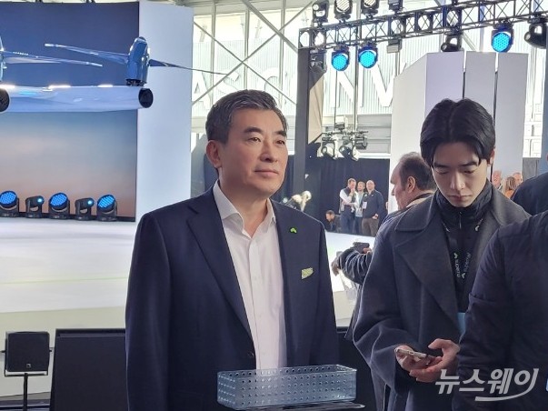 신재원 현대차‧기아 AAM(미래항공모빌리티)본부장 사장 겸 슈퍼널 CEOr가 9일(현지시간) 오전 미국 라이베이거스에서 열린 국제가전‧IT전시회(CES) 슈퍼널 프레스컨퍼런스에서 기자들과 만나 질문에 답하고 있다. 사진=박경보 기자