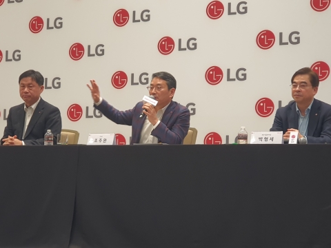 LG전자 올해 M&amp;A 큰손···조주완 사장 "10조 투자"