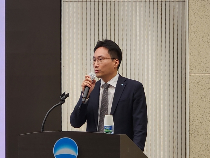 옥일진 우리금융그룹 디지털혁신부문 부사장이 11일 열린 '우리금융 IT거버넌스 개편 기자간담회'에서 향후 추진계획에 대해 설명하고 있다. 사진=이지숙 기자
