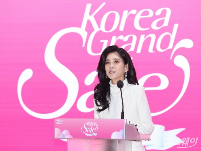 이부진 한국방문의해 위원장이 11일 서울 중구 온드림 소사이어티에서 열린 '2024 코리아그랜드세일 개막식'에서 인사말을 하고 있다. 사진=이수길 기자 Leo2004@newsway.co.kr