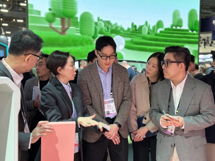 미국 라스베이거스에서 열린 'CES2024'를 참관 중인 구지은 아워홈 부회장. 자료=아워홈 제공