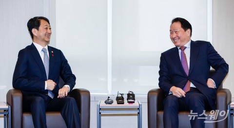 최태원 대한상의 회장, 안덕근 산업부 장관 만나···'수출확대 논의'