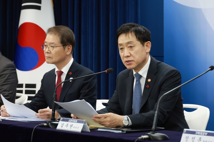 김주현 금융위원장이 17일 오후 서울 종로구 정부서울청사 합동브리핑실에서 민생토론회 주요 내용 관련 사후브리핑을 하고 있다. 사진=금융위원회 제공