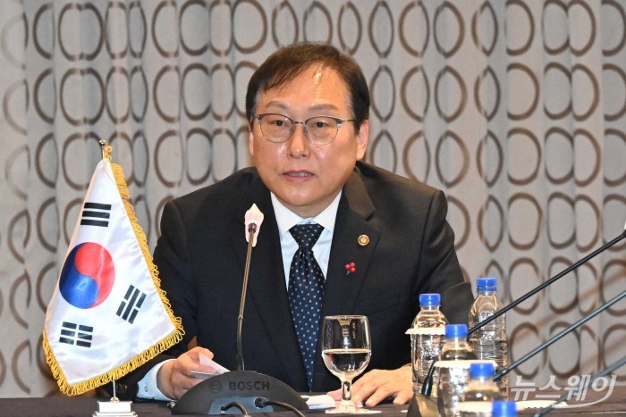 정인교 산업통상자원부 통상교섭본부장이 23일 오전 서울 중구 롯데호텔에서 열린 한·영 FTA 개선 1차 협상 개회식에서 모두발언을 하고 있다. 사진=강민석 기자 kms@newsway.co.kr