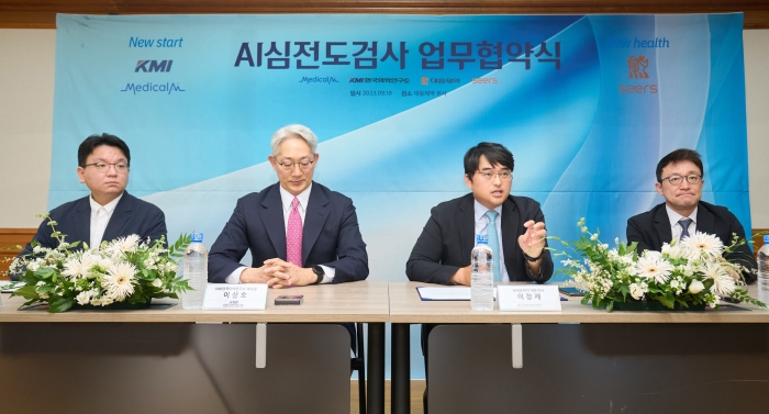 이창재 대웅제약 대표가 지난해 9월 협약식에서 부정맥, 심부전 영역 AI솔루션 제공 방향에 대해 이야기 하고 있다. 사진=대웅제약 제공