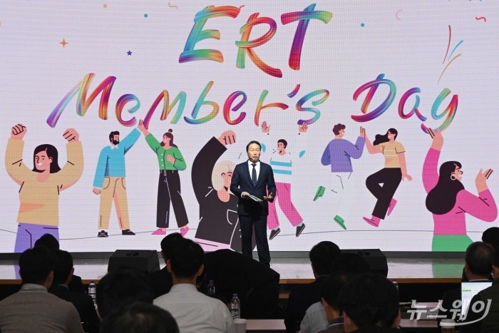 최태원 대한상공회의소 회장 겸 신(新)기업가정신협의회(ERT) 의장이 25일 오전 서울 중구 대한상공회의소에서 열린 'ERT 멤버스데이'에서 개회사를 하고 있다. 사진=강민석 기자 kms@newsway.co.kr