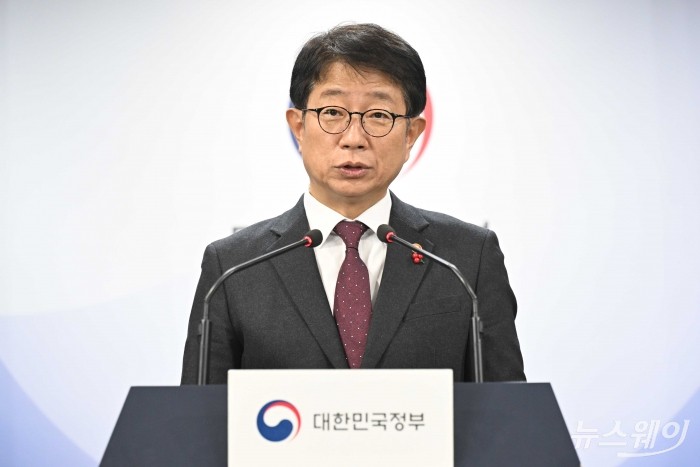 박상우 국토교통부 장관이 25일 오후 서울 종로구 정부서울청사에서 열린 '국민과 함께하는 민생토론회'에서 보고된 교통 분야 관련 주요 정책 계획을 발표하고 있다. 사진=강민석 기자 kms@newsway.co.kr