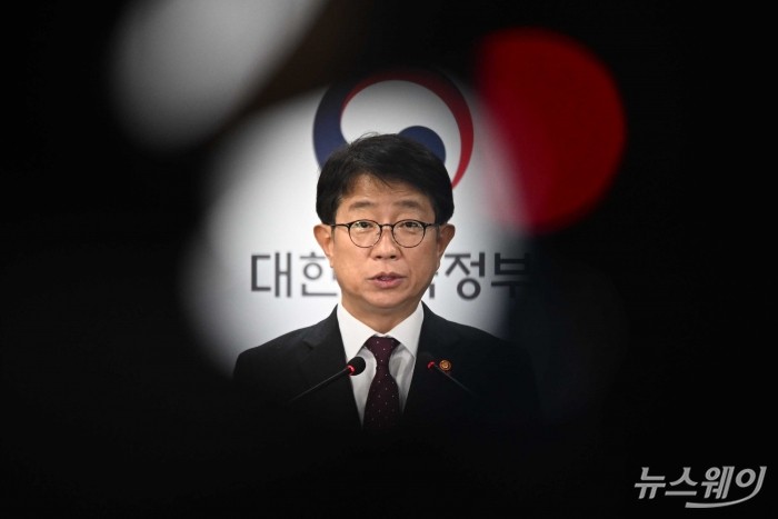 박상우 국토교통부 장관이 25일 오후 서울 종로구 정부서울청사에서 열린 '국민과 함께하는 민생토론회'에서 보고된 교통 분야 관련 주요 정책 계획을 발표하고 있다. 사진=강민석 기자 kms@newsway.co.kr