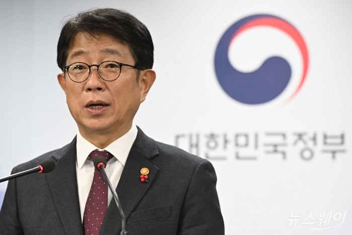 박상우 국토교통부 장관이 25일 오후 서울 종로구 정부서울청사에서 열린 '국민과 함께하는 민생토론회'에서 보고된 교통 분야 관련 주요 정책 계획을 발표하고 있다. 사진=강민석 기자 kms@newsway.co.kr