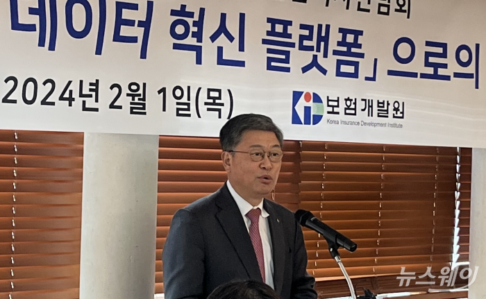허창언 보험개발원장이 1일 서울 여의도에서 열린 보험개발원 신년 기자간담회에서 인사말을 하고 있다. 사진=김민지 기자. kmj@newsway.co.kr