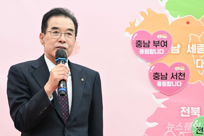 이성희 농협중앙회장이 6일 오후 서울 중구 농업협동조합중앙회에서 열린 2024년 설맞이 고향사랑기부제 홍보 캠페인 행사에서 인사말을 하고 있다. 사진=강민석 기자 kms@newsway.co.kr