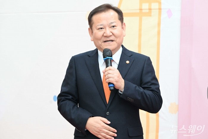 이상민 행정안전부 장관이 6일 오후 서울 중구 농업협동조합중앙회에서 열린 2024년 설맞이 고향사랑기부제 홍보 캠페인 행사에서 축사를 하고 있다. 사진=강민석 기자 kms@newsway.co.kr