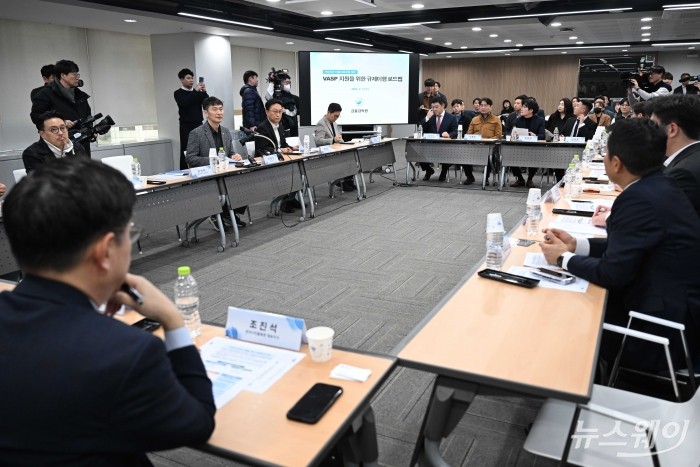 이복현 금융감독원장이 7일 오후 서울 마포구 프론트원에서 열린 가상자산사업자 CEO 간담회에서 모두발언을 하고 있다. 사진=강민석 기자 kms@newsway.co.kr