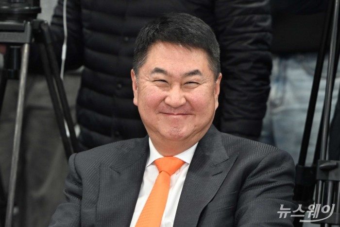 이석우 두나무 대표이사가 7일 오후 서울 마포구 프론트원에서 열린 가상자산사업자 CEO 간담회에 참석해 미소를 짓고 있다. 사진=강민석 기자 kms@newsway.co.kr