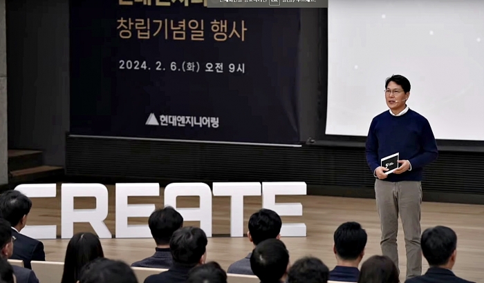 홍현성 대표이사는 현대엔지니어링 본사 계동사옥에서 진행된 '현대엔지니어링 창립 50주년 기념식' 행사에서 임직원에게 미래 비전에 대해 발표했다. 사진=현대엔지니어링 제공