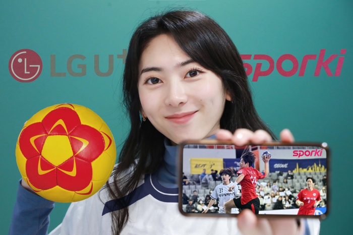 사진은 LG유플러스 임직원이 스포키에서 H리그 중계를 소개하는 모습. 사진=LGU+ 제공