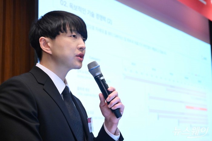 김병훈 에이피알 대표이사가 13일 오전 서울 여의도 콘래드호텔에서 열린 에이피알 IPO 기자간담회에서 '사업소개와 미래성장전략' 주제로 발표를 하고 있다. 사진=강민석 기자 kms@newsway.co.kr