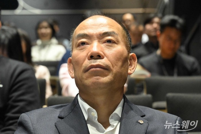 류영관 한화에어로스페이스 CRM실장 겸 부사장이 14일 오후 서울 중구 한화빌딩에서 열린 항공우주제조업 상생협력 확산을 위한 공동선언식에 참석해 자리하고 있다. 사진=강민석 기자 kms@newsway.co.kr