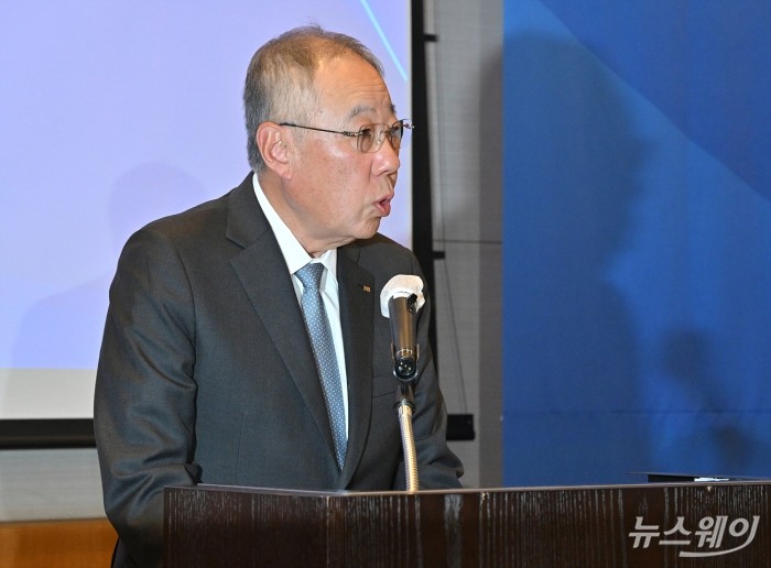 류진 한국경제인협회 회장이 서울 여의도 한국경제인협회에서 열린 '제63회 정기총회'에서 인사말 하고 있다. 사진=이수길 기자 Leo2004@newsway.co.kr