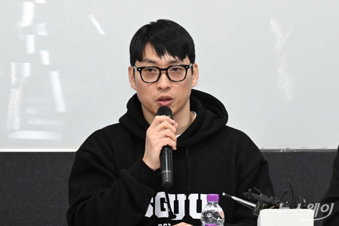 홍광흠 삼성화재 리본노동조합 위원장이 19일 오전 서울 서초구 한국컨퍼런스센터에서 열린 '24년 삼성그룹 초기업 노동조합 출범식'에서 발언을 하고 있다. 사진=강민석 기자 kms@newsway.co.kr