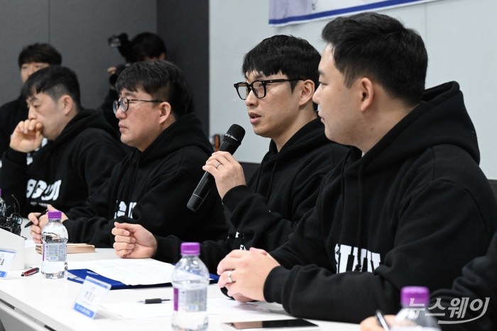 홍광흠 삼성화재 리본노동조합 위원장이 19일 오전 서울 서초구 한국컨퍼런스센터에서 열린 '24년 삼성그룹 초기업 노동조합 출범식'에서 발언을 하고 있다. 사진=강민석 기자 kms@newsway.co.kr