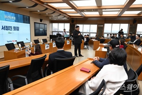 청년들 만나 기업가 정신 강연하는 서정진 셀트리온 회장