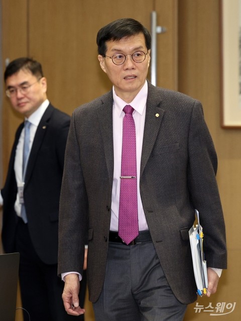 이창용 한은 총재 "달러 강세 1년 반 전에 비해 일시적"
