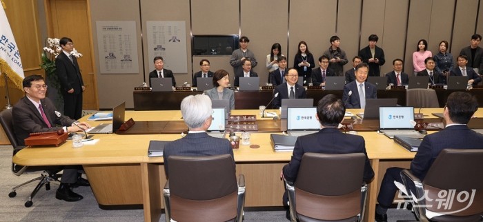 이창용 한국은행 총재가 22일 오전 서울 중구 한국은행에서 열린 금융통화위원회를 주재하고 있다. 2024. 02.22 사진공동취재단 사진=사진공동취재단