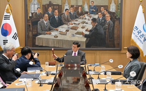 물가 확신 부족‧내수 부진 우려 공존···3.5% 기준금리 3개월 더 간다(종합)