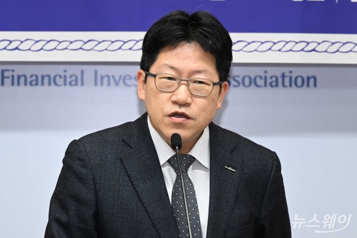 정상진 한국투자신탁운용 주식운용본부장이 22일 오전 서울 여의도 금융투자협회에서 열린 주주환원 세미나에서 인사말을 하고 있다. 사진=강민석 기자 kms@newsway.co.kr
