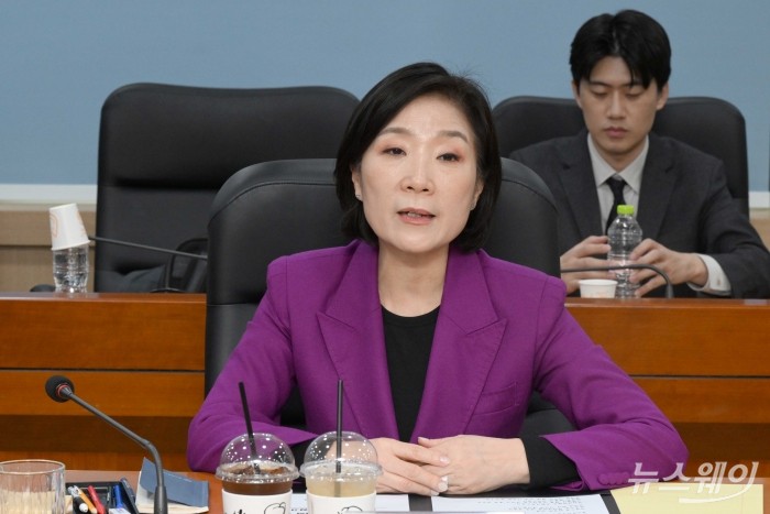 오영주 중소벤처기업부 장관이 22일 오후 서울 서초구 한국벤처투자에서 열린 벤처캐피탈업계 간담회에서 모두발언을 하고 있다. 사진=강민석 기자 kms@newsway.co.kr