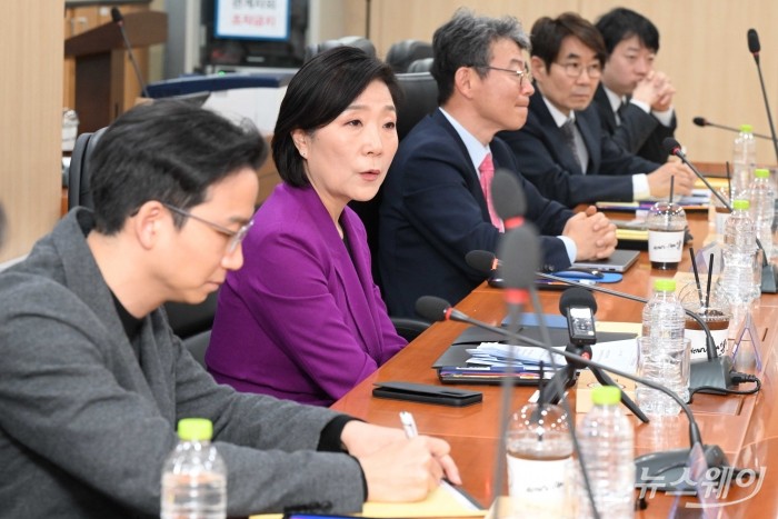 오영주 중소벤처기업부 장관이 22일 오후 서울 서초구 한국벤처투자에서 열린 벤처캐피탈업계 간담회에서 모두발언을 하고 있다. 사진=강민석 기자 kms@newsway.co.kr