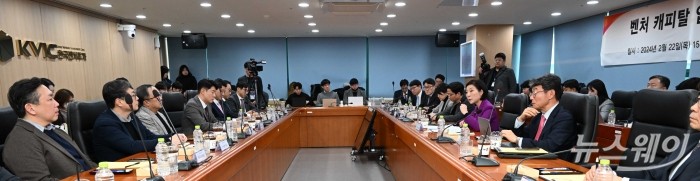 오영주 중소벤처기업부 장관이 22일 오후 서울 서초구 한국벤처투자에서 열린 벤처캐피탈업계 간담회에서 모두발언을 하고 있다. 사진=강민석 기자 kms@newsway.co.kr