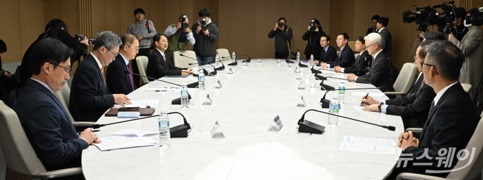 안덕근 산업통상자원부 장관이 26일 오전 서울 중구 대한상공회의소에서 열린 민관 반도체 전략 간담회에서 모두발언을 하고 있다. 사진=강민석 기자 kms@newsway.co.kr