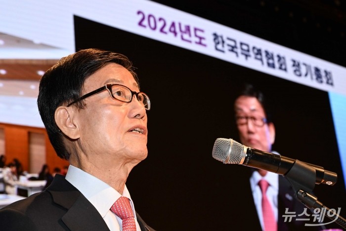 윤진식 신임 한국무역협회장이 27일 오전 서울 강남구 코엑스에서 열린 2024년도 정기총회에서 취임사를 하고 있다. 사진=강민석 기자 kms@newsway.co.kr