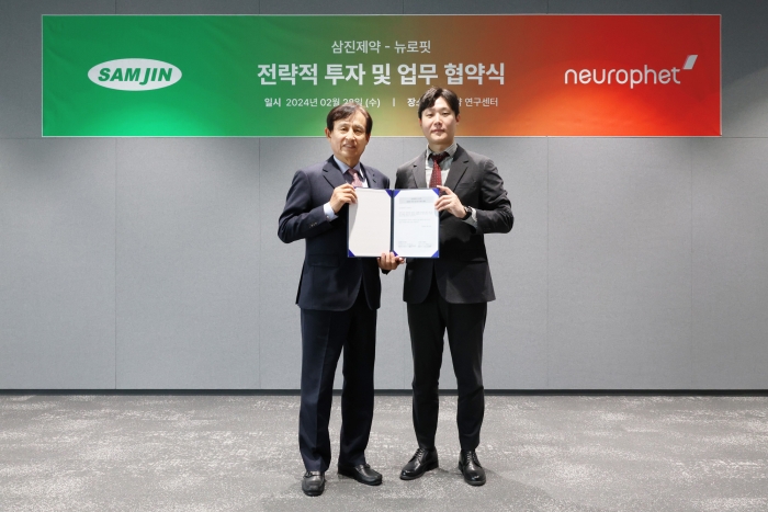 (좌)최용주 삼진제약 대표이사, (우) 빈준길 뉴로핏 대표이사. 사진= 삼진제약 제공