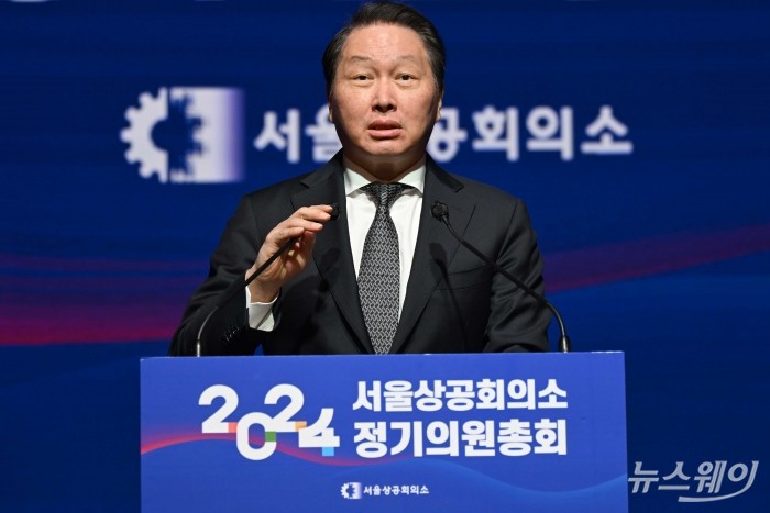 최태원 SK 회장 겸 대한상공회의소 회장이 29일 오후 서울 중구 대한상공회의소에서 열린 제25대 서울상의 회장 선출 관련 정기의원총회에서 당선 인사말을 하고 있다. 사진=강민석 기자 kms@newsway.co.kr