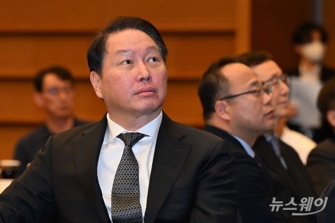 최태원 대한상의 회장 "반도체 롤러코스터 계속될 것"