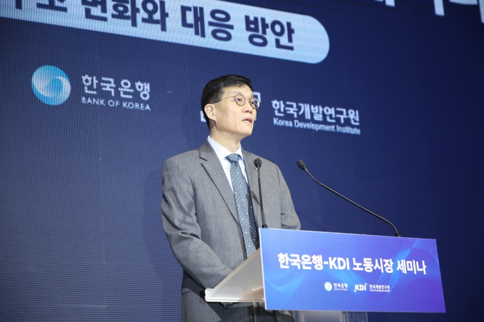 이창용 한국은행 총재가 5일 오전 서울 중구 한국은행에서 2024년 한국은행 노동시장 세미나 환영사를 발표하고 있다. 사진=한국은행 제공