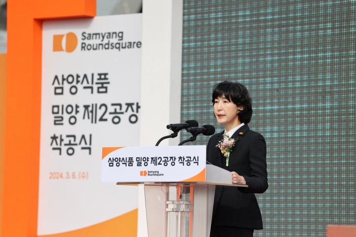 삼양식품 밀양2공장 착공식에서 김정수 부회장이 기념사를 전하고 있다. 자료=삼양식품 제공