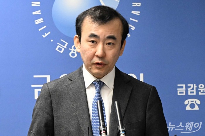 이세훈 금융감독원 수석부원장이 11일 오전 서울 여의도 금융감독원 본원에서 열린 홍콩 H지수 ELS 검사결과(잠정) 및 분쟁조정기준(안) 관련 기자회견에서 발표를 하고 있다. 사진=강민석 기자 kms@newsway.co.kr