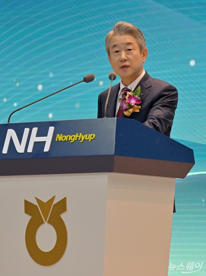 제25대 농협중앙회 강호동 신임 회장이 11일 서울 중구 농협중앙회관에서 열린 취임식에서 취임사를 하고 있다. 사진=이수길 기자 Leo2004@newsway.co.kr