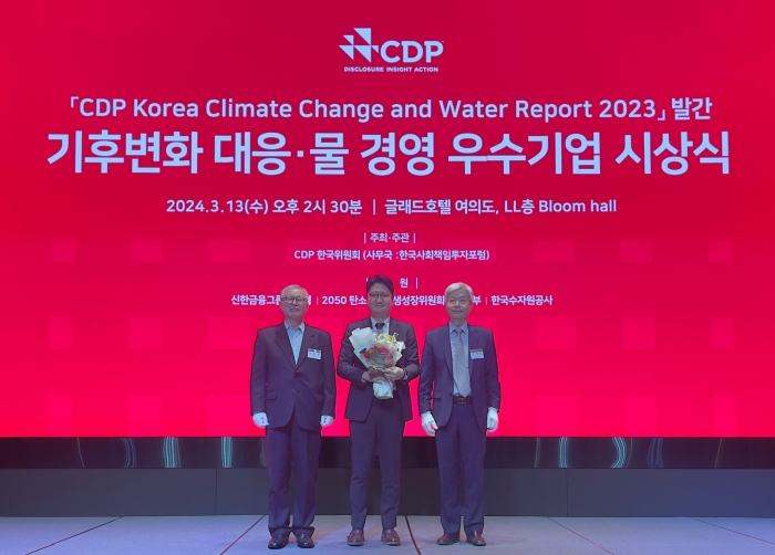SK네트웍스는 13일 여의도 글래드호텔에서 열린 '2023 CDP 코리아 어워드'에서 산업재 부문 '탄소경영 섹터 아너스 상'을 수상했다. 사진=SK네트웍스 제공