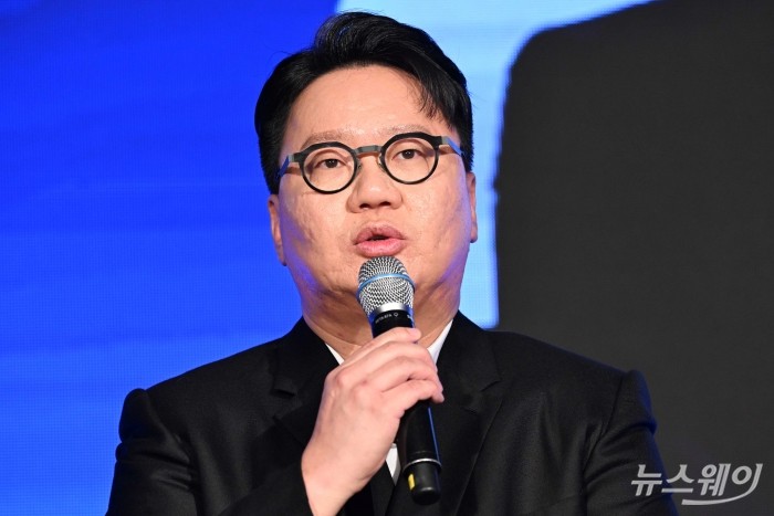 김승연 토스증권 대표이사가 14일 오전 서울 여의도 콘래드호텔에서 열린 토스증권 기자간담회에서 취재진의 질문에 답변하고 있다. 사진=강민석 기자 kms@newsway.co.kr