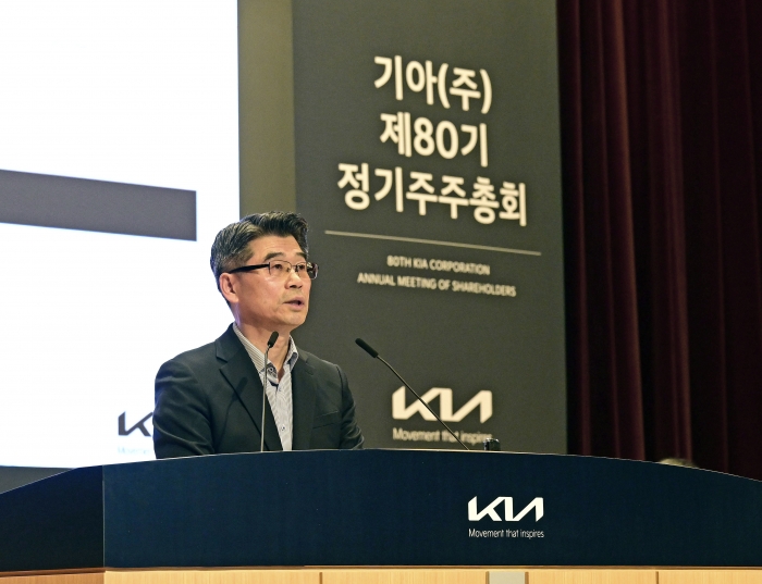 송호성 기아 사장이 15일 오전 기아 양재사옥 대강당에서 열린 정기 주주총회에서 인사말을 하고 있다. 사진=기아 제공
