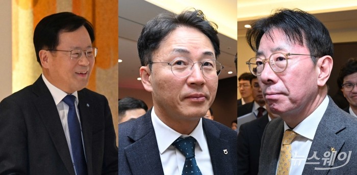 (왼쪽부터)조병규 우리은행장과 이석용 NH농협은행장, 이재근 KB국민은행장이 18일 오후 서울 중구 은행연합회에서 열린 '은행연합회 이사회·정례회의'를 마친 후 비공개 만찬에 참석하기 위해 만찬장으로 이동하고 있다. 사진=강민석 기자 kms@newsway.co.kr